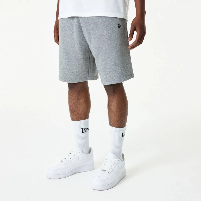 Rugged Classic Street Outfit New Era Essential Grey Shorts