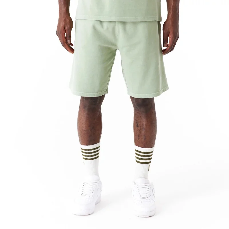 Street Minimal Elegant Outfits New Era Washed Green Shorts