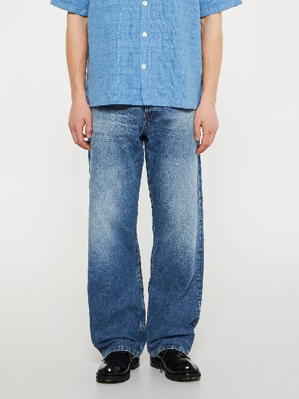 Smart Sophisticated Weekend Gear Loose Jeans in Mid Blue