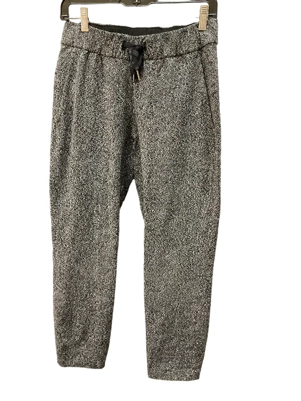 Understated Smart Elegant Outfits Black White Athletic Pants Lululemon, Size 6