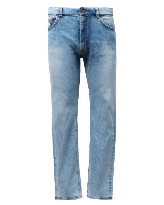 Casual Minimal Winter Outfits Light Blue Wash Denim Pants