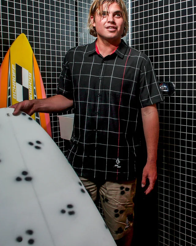 Minimalist Street Relaxed Looks Schroff X Volcom Plaid S/S Shirt